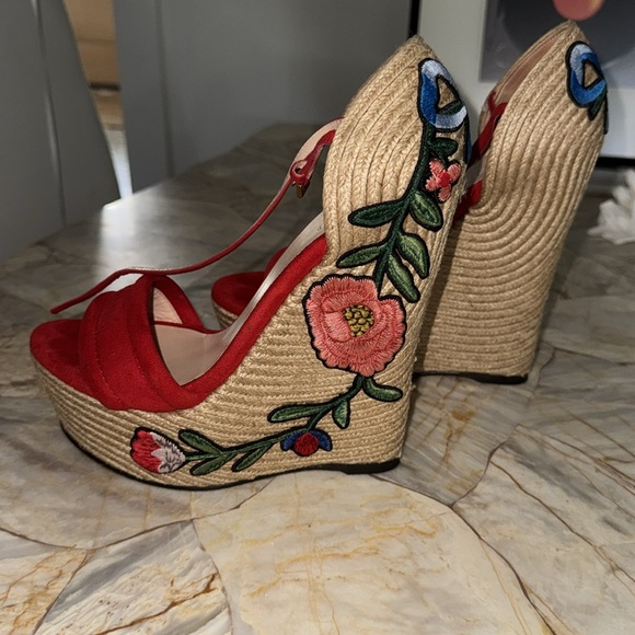 Authentic Gucci Barbete Sandal - Picture 4 of 12